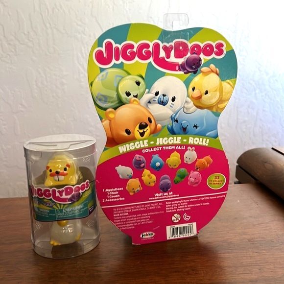 Jigglydoos Lounge Set with two extra Jigglydoos - Picture 2 of 4